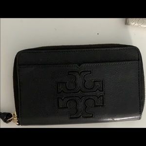 Tory Burch Wallet - pre owned - great condition